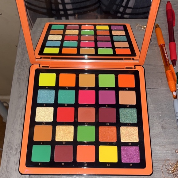 NEW Norvina Pro Pigment Palette Vol 3 - Picture 2 of 3